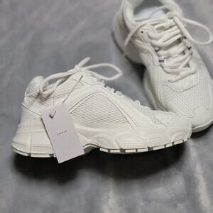 Conzuri Zenotex Ice Runner Shoes Women’s Size 4 White 2.5” Height Boost